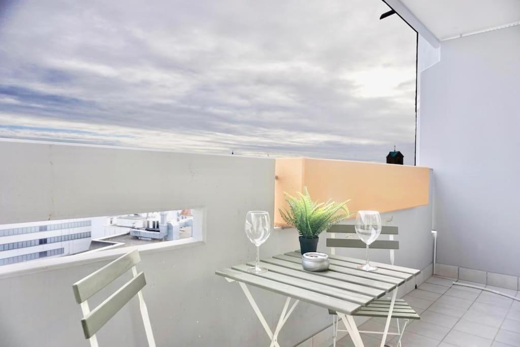 Neu Modernes Apartment In Top Lage, Free Parking Max 1,65M Hoehe Und 1,8M Breite カールスルーエ エクステリア 写真