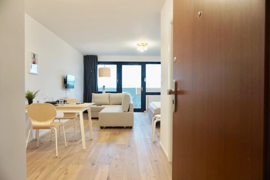 Neu Modernes Apartment In Top Lage, Free Parking Max 1,65M Hoehe Und 1,8M Breite カールスルーエ エクステリア 写真
