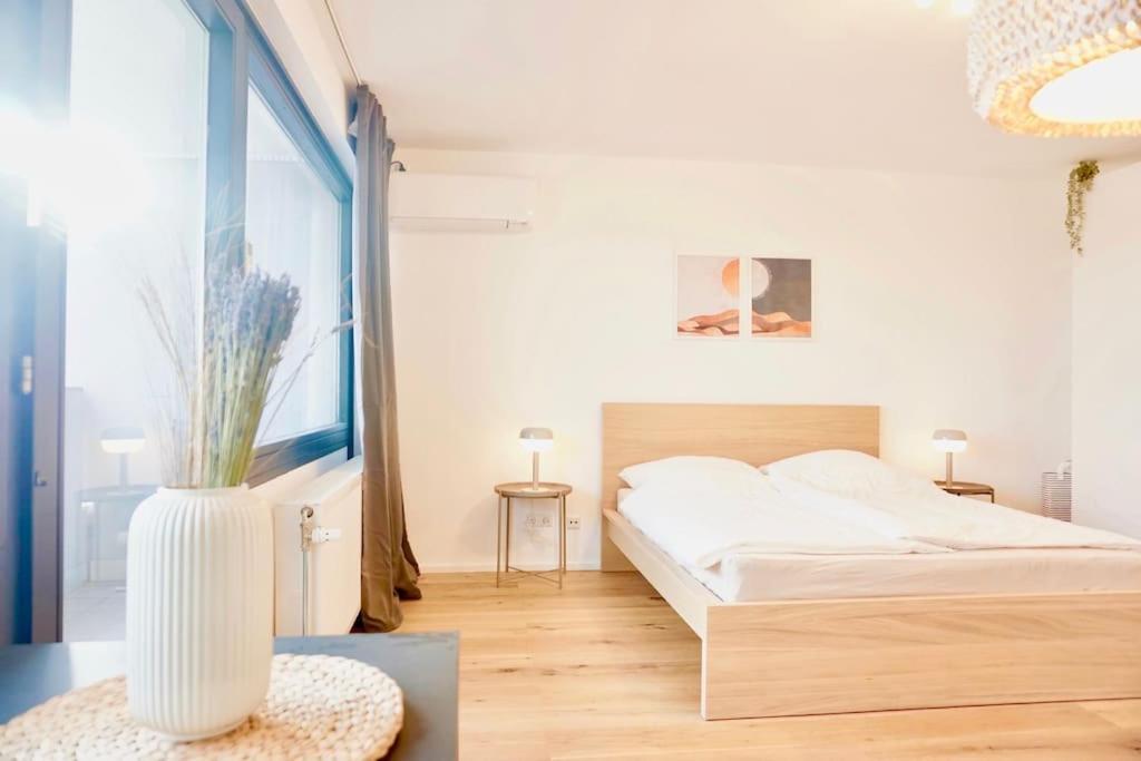 Neu Modernes Apartment In Top Lage, Free Parking Max 1,65M Hoehe Und 1,8M Breite カールスルーエ エクステリア 写真