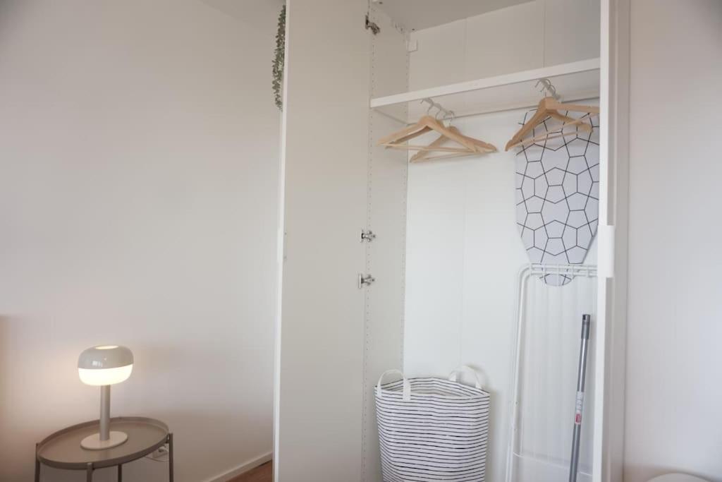 Neu Modernes Apartment In Top Lage, Free Parking Max 1,65M Hoehe Und 1,8M Breite カールスルーエ エクステリア 写真