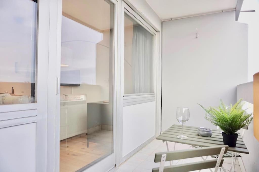 Neu Modernes Apartment In Top Lage, Free Parking Max 1,65M Hoehe Und 1,8M Breite カールスルーエ エクステリア 写真