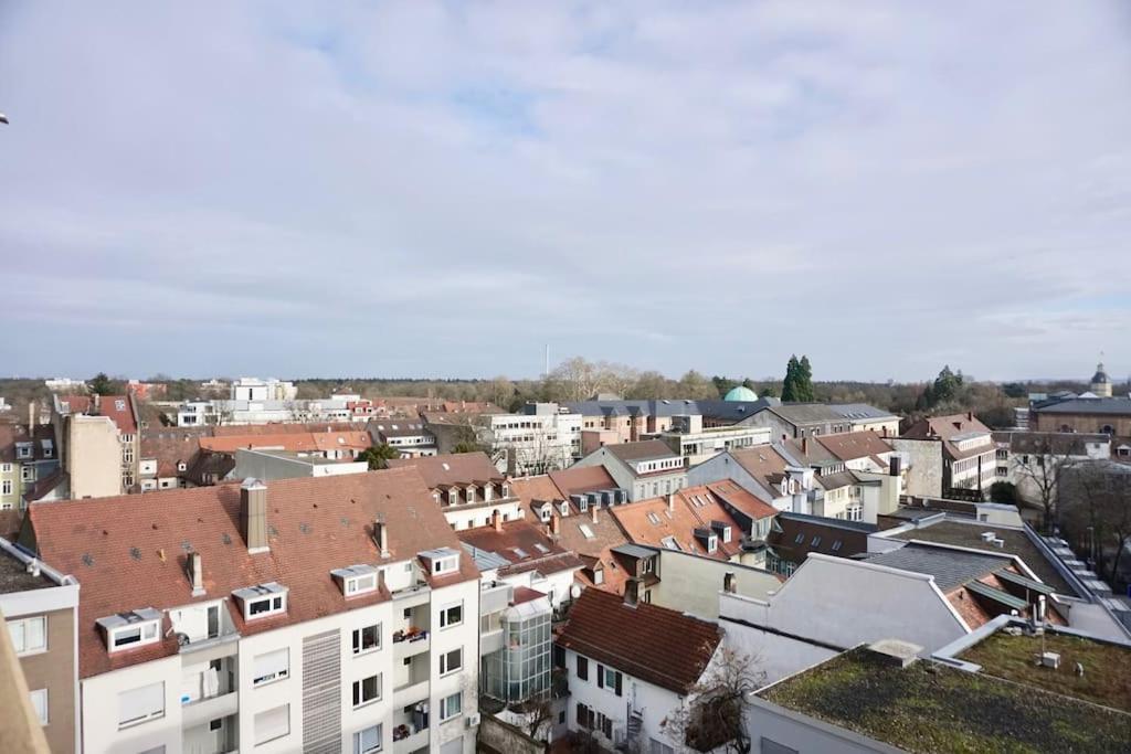 Neu Modernes Apartment In Top Lage, Free Parking Max 1,65M Hoehe Und 1,8M Breite カールスルーエ エクステリア 写真