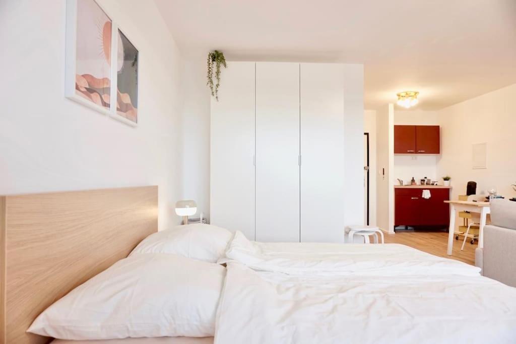 Neu Modernes Apartment In Top Lage, Free Parking Max 1,65M Hoehe Und 1,8M Breite カールスルーエ エクステリア 写真