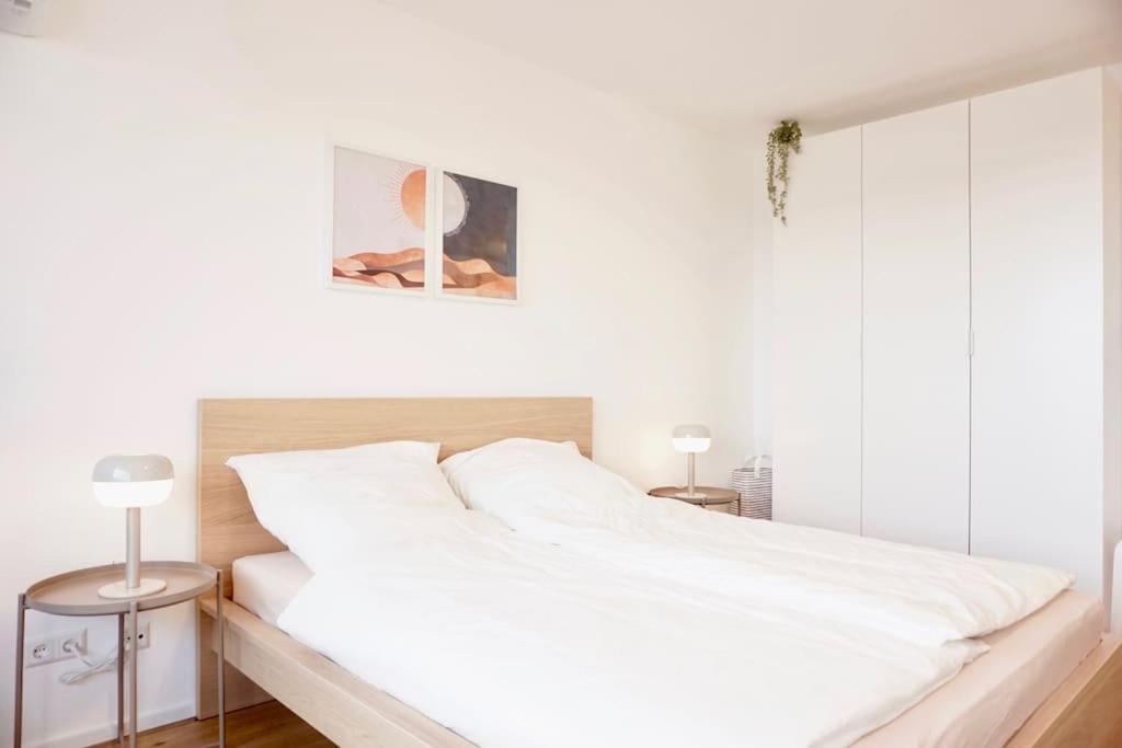 Neu Modernes Apartment In Top Lage, Free Parking Max 1,65M Hoehe Und 1,8M Breite カールスルーエ エクステリア 写真